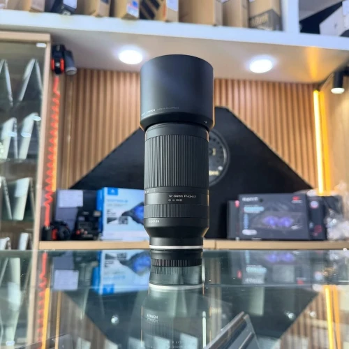 Tamron 70-300mm f/4.5-6.3 Di iii RXD