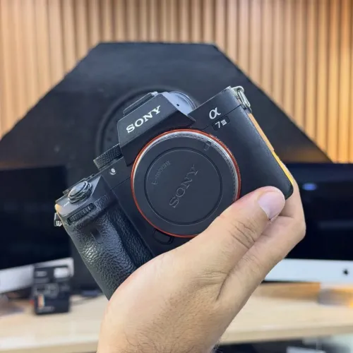 Sony A7 III boitier nu en excellent état batterie et chargeur