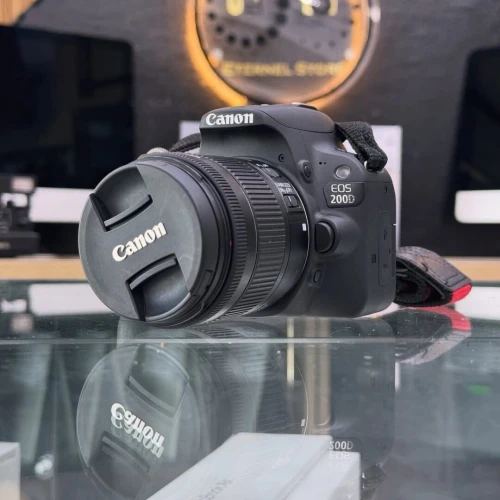 Canon 200D avec 18-55mm STM comme neuf avec batterie et chargeur