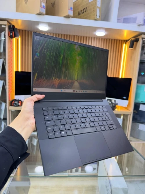 RAZER BLADE RYZEN 9-5900HX 16GB/1TB NVIDIA RTX 3080 8 GB