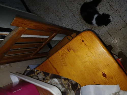 Vends Table de cuisine avec 4 chaises + un élément de cuisine 