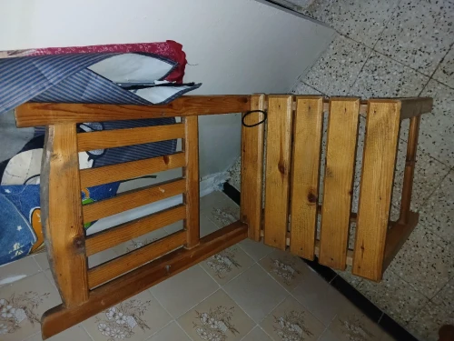 Vends Table de cuisine avec 4 chaises + un élément de cuisine 