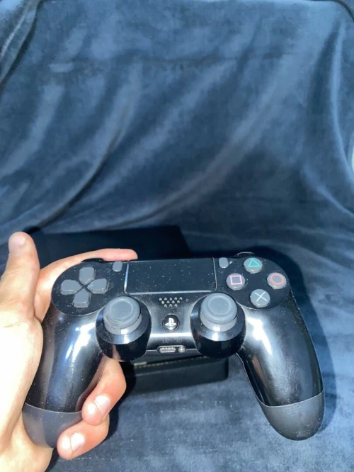 Ps4 slim 500gb avec 2 manette