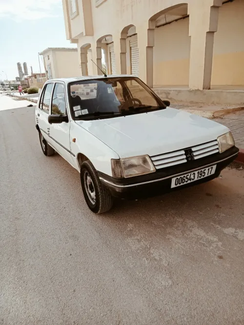 Peugeot 205 1995 L8 toute