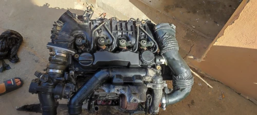 BLOC 1.6 Hdi 90 CH POUR PIÈCE DE RECHANGE 2 PISTONS GOMMÉS