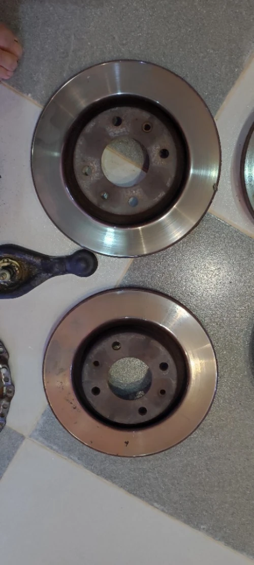 BLOC 1.6 Hdi 90 CH POUR PIÈCE DE RECHANGE 2 PISTONS GOMMÉS