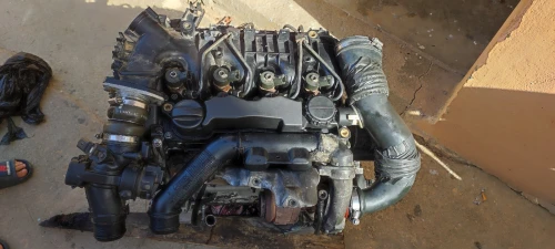 BLOC 1.6 Hdi 90 CH POUR PIÈCE DE RECHANGE 2 PISTONS GOMMÉS