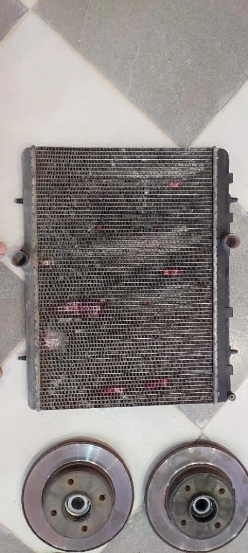 BLOC 1.6 Hdi 90 CH POUR PIÈCE DE RECHANGE 2 PISTONS GOMMÉS