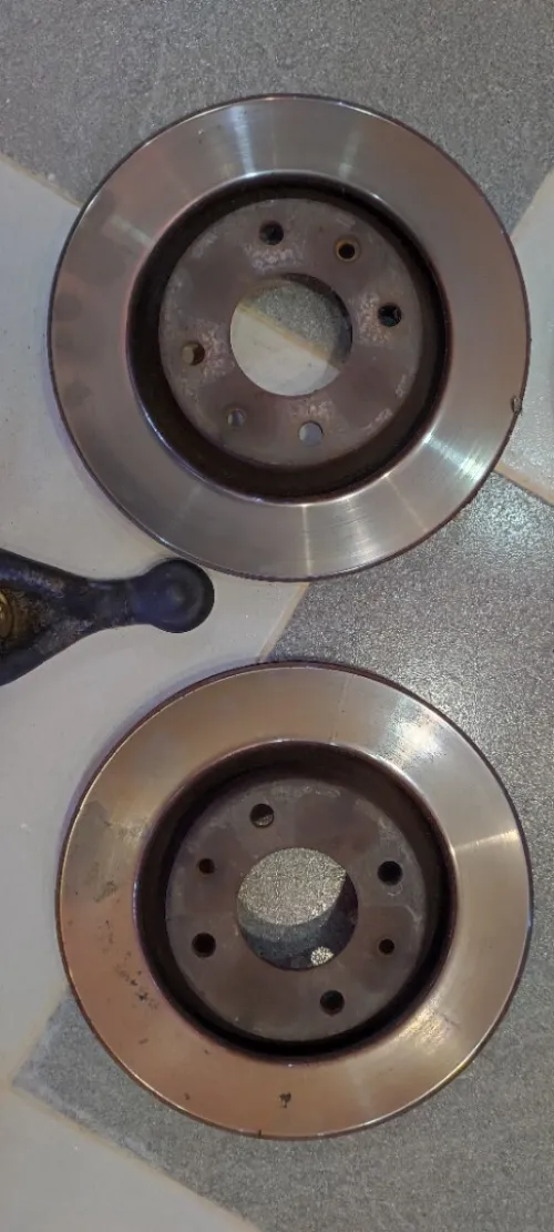 BLOC 1.6 Hdi 90 CH POUR PIÈCE DE RECHANGE 2 PISTONS GOMMÉS