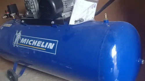 Compresseur 200 litres