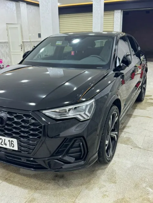 Audi Q3 2024 Blac blac feul option