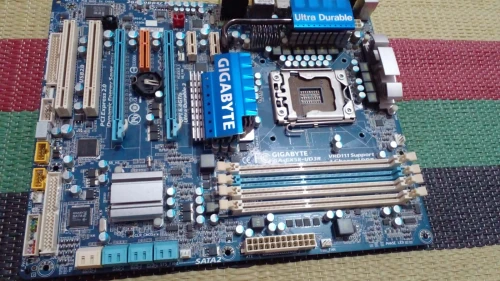 Gigabyte GA-EX58-UD3R, état inconnu