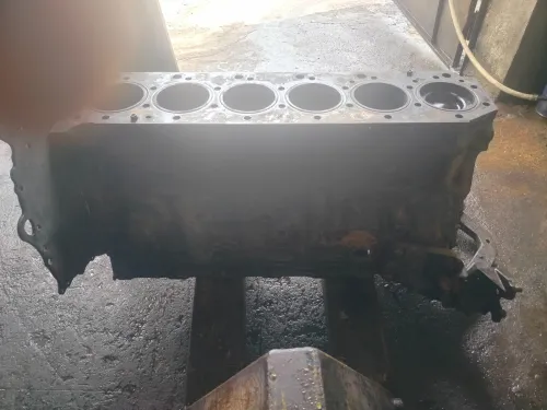 Bloc moteur et bielles piston du Renault premium Lander dxi