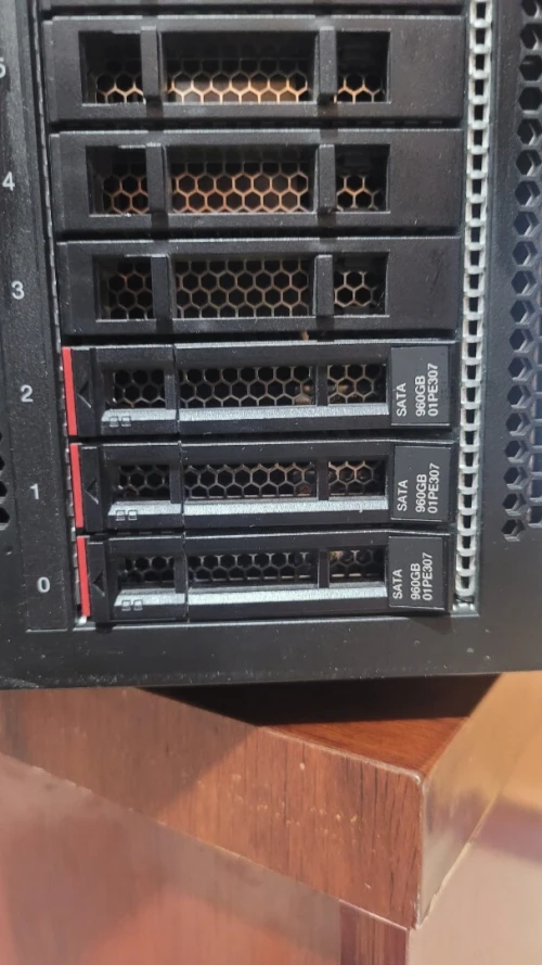 lenovo thinksystem ST550 server 