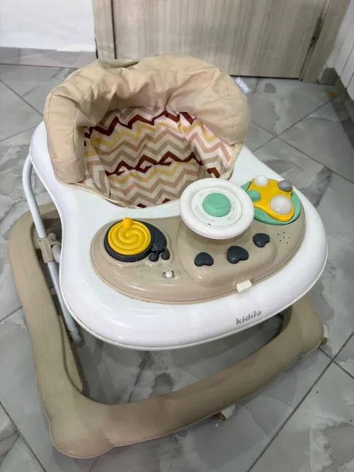 Trotteur pour bébe ة: مشّاية أطفال