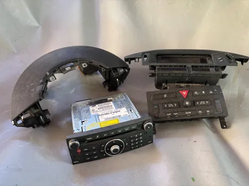 Ecran et comande Clim et auto radio Citroën C6 2008
