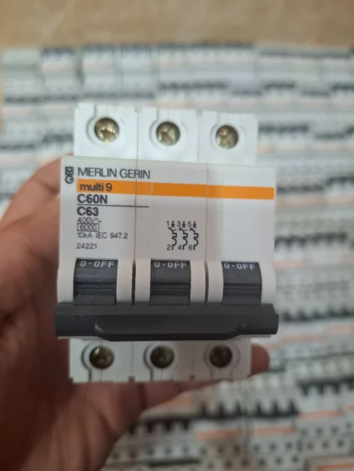 Lot disjoncteur 380v
