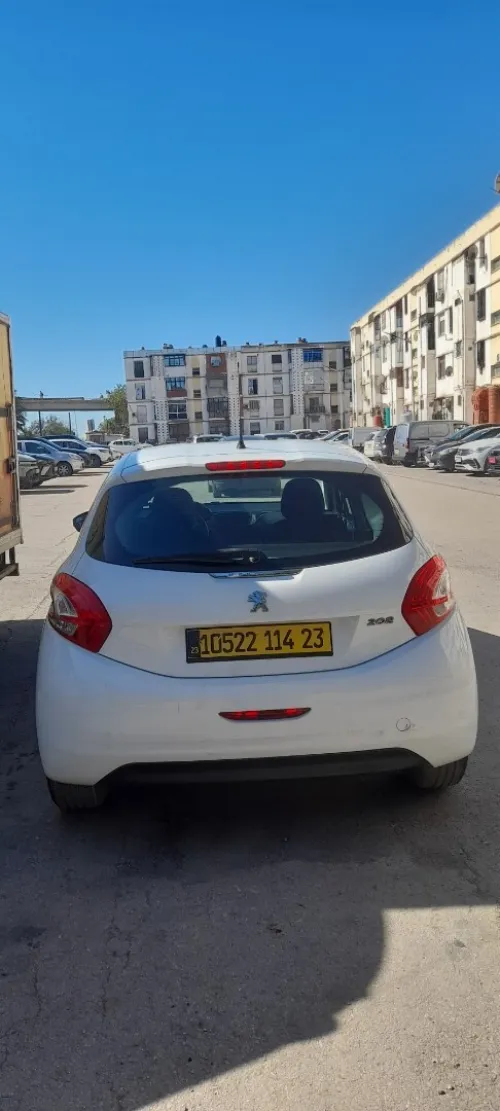 Peugeot 208 2014 Silver Line