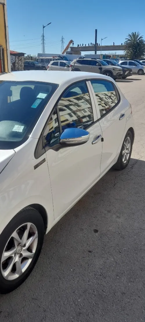 Peugeot 208 2014 Silver Line