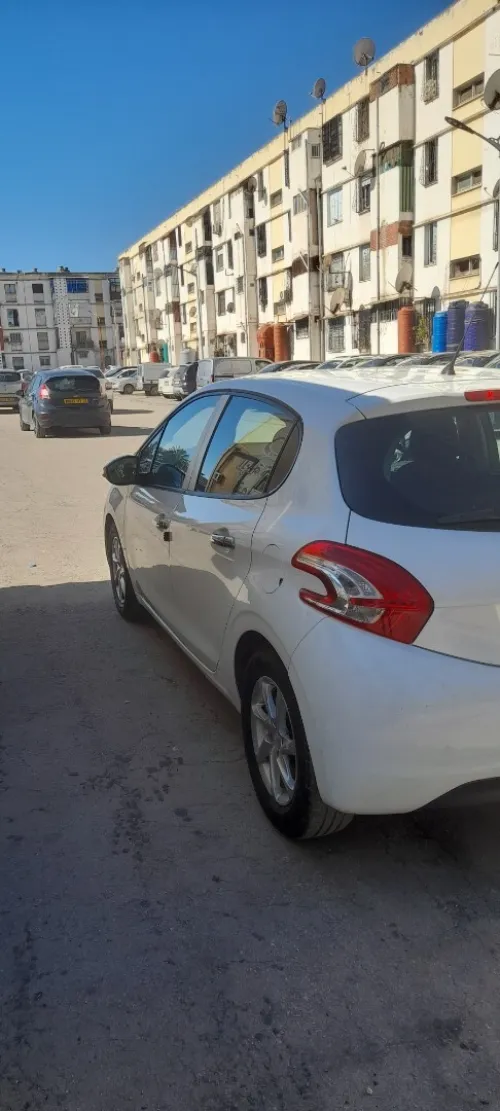 Peugeot 208 2014 Silver Line