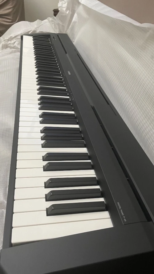 Piano numérique YAMAHA P-45 sous emballage