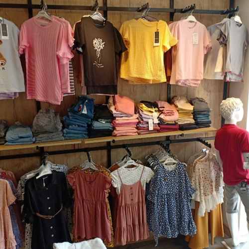 Liquidation magasin aux complet 