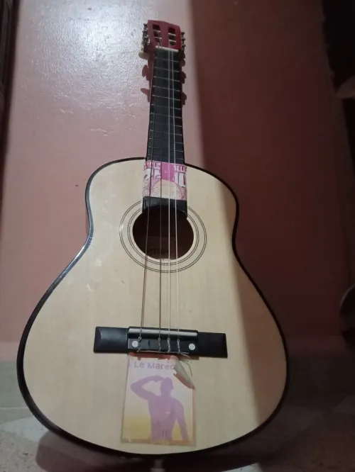 Guitare lagrima
