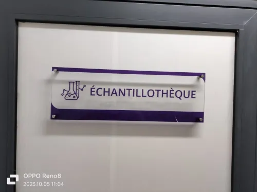 Plaque signalétique - Plaque d'orientation - Panneau directionnel - Plaque de porte 