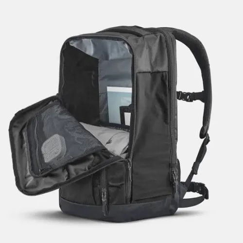 Sac à dos de voyage et de randonnée Decathlon Escape 32L Black