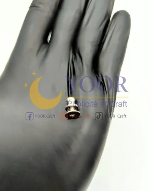 clou attache ceinture argenté مسمار مثبت للحزام فضي