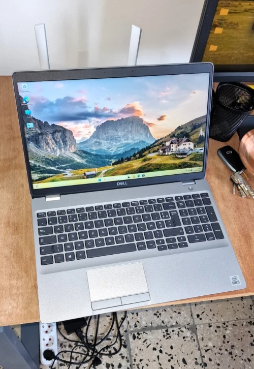 DELL precision 3551- i5 10300h Nvidia quadro p620 16gb 512 SSD