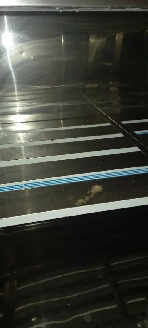 Table de travail réfrigérateur etat 10/10      مستعمل شهرين برك