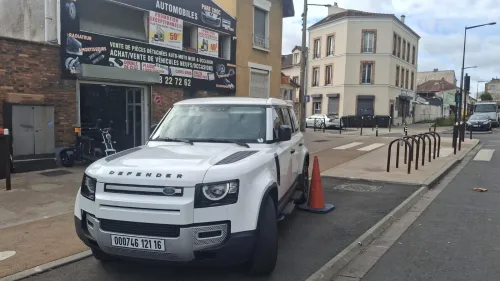 Land Rover Defender 2021 