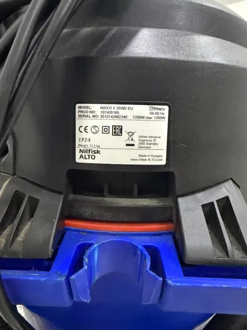 ASPIRATEUR EAU ET POUSSIÈRE