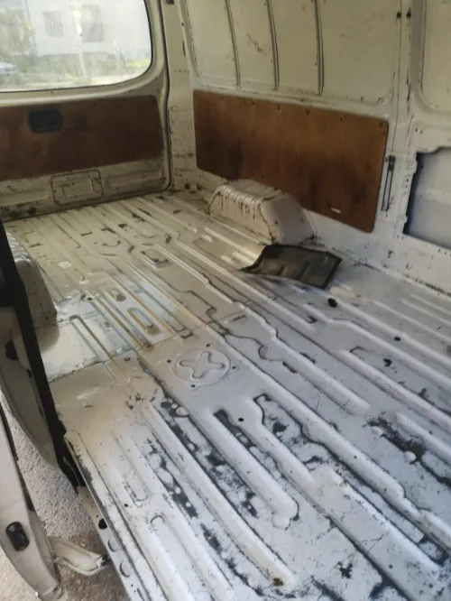 Nissan URVAN 2008