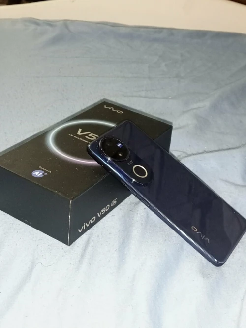 Vivo v50 