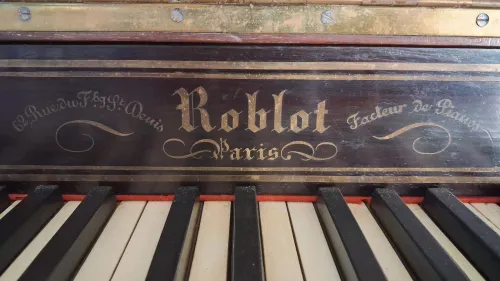 Piano roblot 