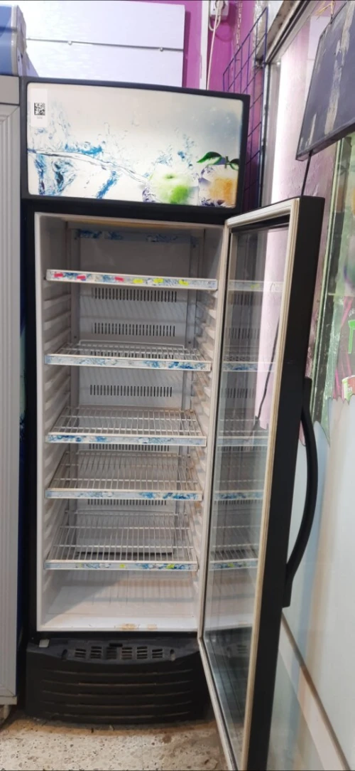 Refrigirateur presontoire Geant