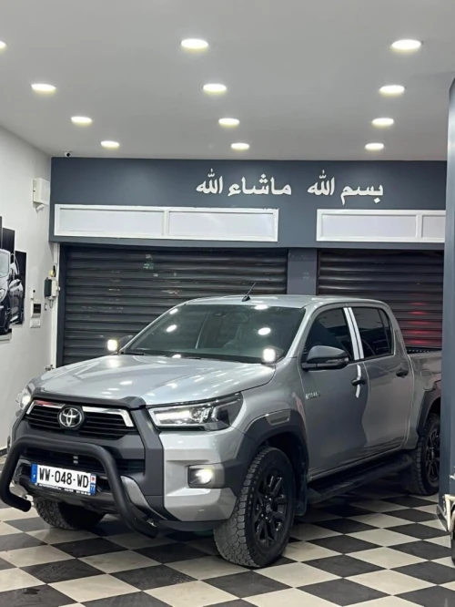 Toyota Hilux 2025 Invincible