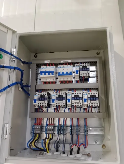 ARMOIRES ELECTRIQUES SUR COMMANDE