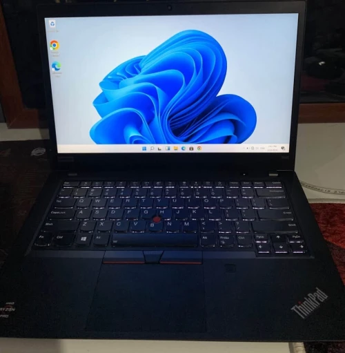 Thinkpad T495 ryzen 7 Pro 3700U 8 ram 256 ssd