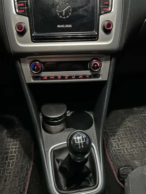 Volkswagen Polo 2016 La Carat