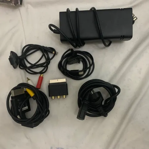 Xbox 360 slim avec tout les accesoires