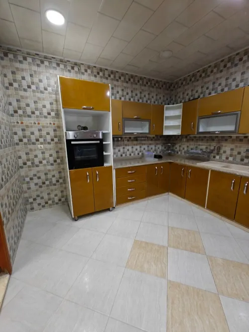 cuisine équipée occasion avec la cuisinière et le four Ariston