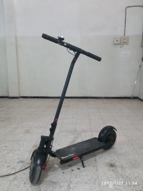 Deux trotinette électriques