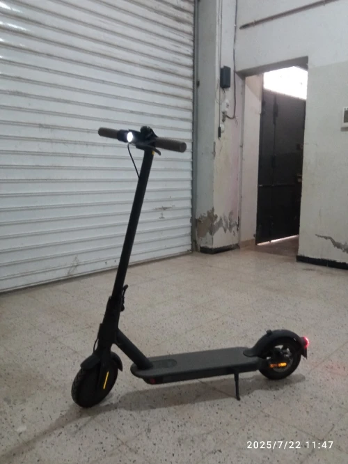 Deux trotinette électriques