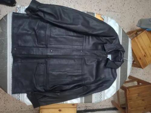 Vendre une superbe veste en cuir noir portée une fois