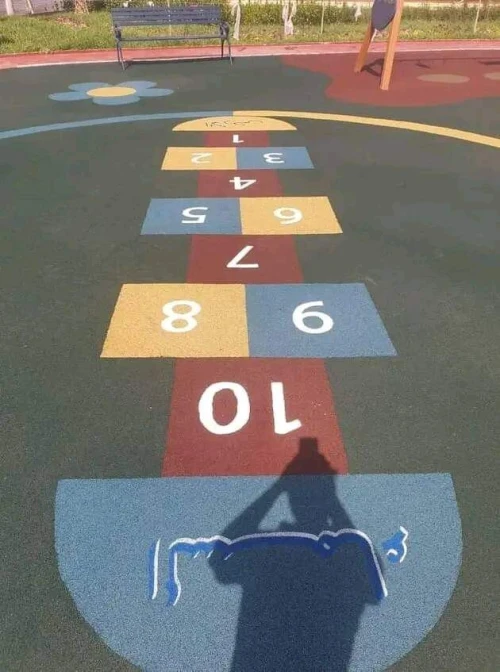 Aménagement des aires de jeux (revêtement en caoutchouc)