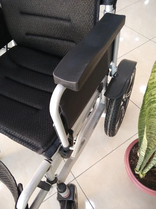 Fauteuil Roulant electrique  كرسي متحرك كهربائي