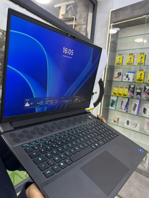 Alienware M18 R2